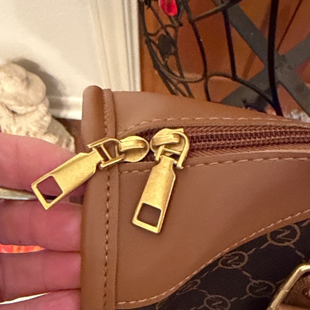 👜👜👜bogoho 👜👜👜Elegant Tan and Black Designer Satchel - Picture 5 of 9